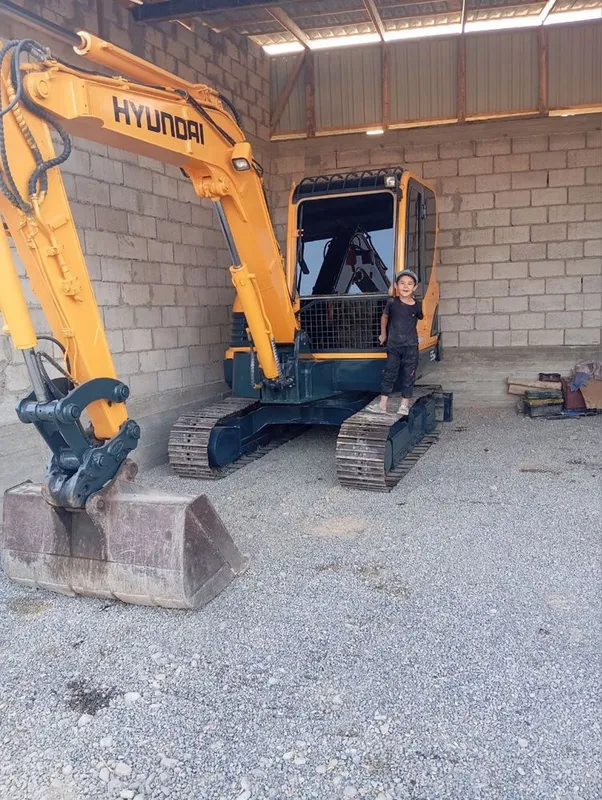 Hyundai ekskavator gaz 53 sotiladi 4 Hyundai ekskavator gaz 53 sotiladi 4