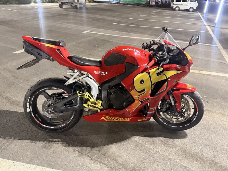 Honda CBR600RR 2012 1 Honda CBR600RR 2012 1