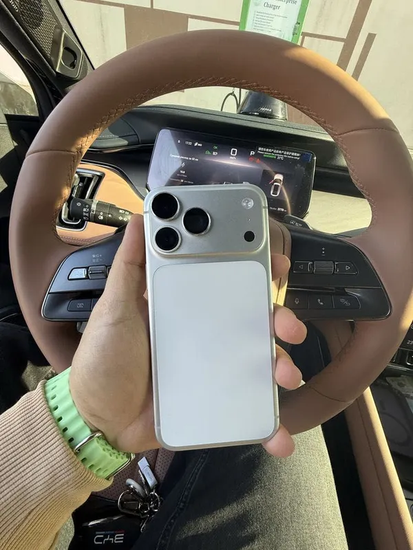 Yangi iphone 17 pro max silver 100% Yangi iphone 17 pro max silver 100%