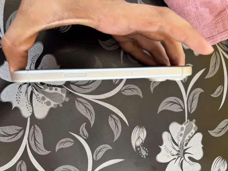 Iphone 17 pro Max srochni sotiladi 4 Iphone 17 pro Max srochni sotiladi 4