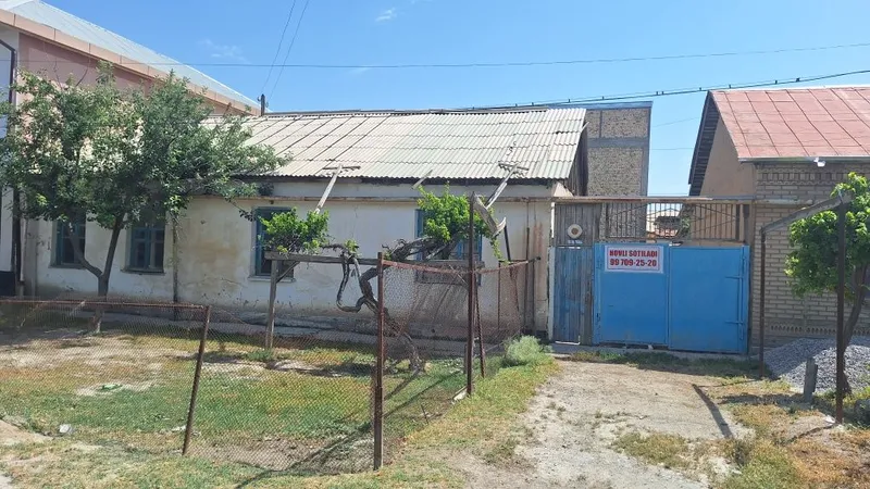 Hovli sotiladi. Manzil : Navoiy viloyat Karmana tuman.