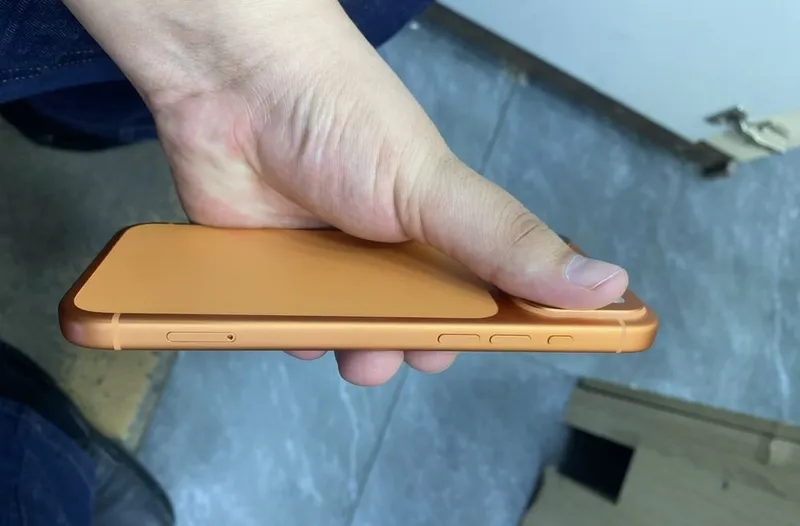 Iphone 17Max orenge 4
