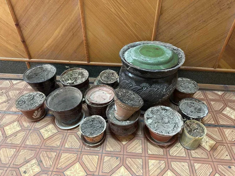 Продам цветочные горшки — 15 штук одним комплектом.