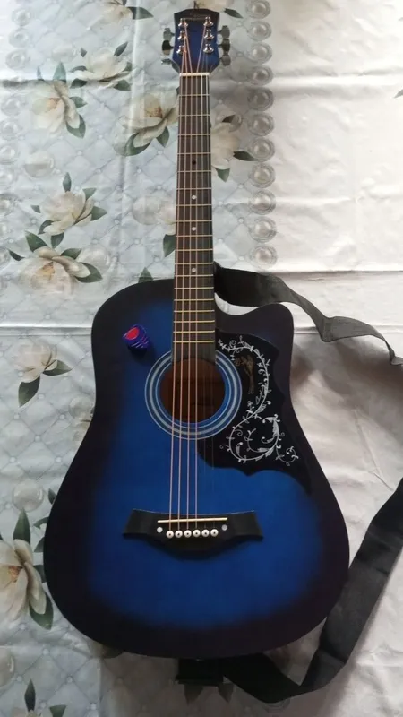 Akustik gitara sotiladi