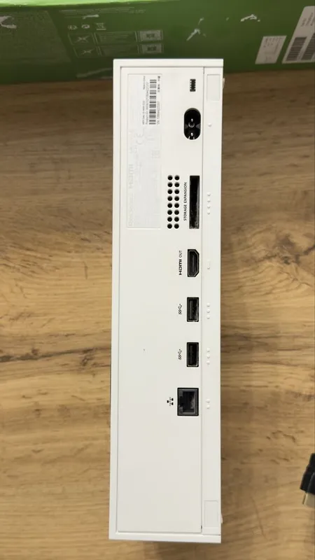 Продаетс б/у Xbox S 512 Gb в отличном состоянии — фото 1 Продаетс б/у Xbox S 512 Gb в отличном состоянии — фото 1