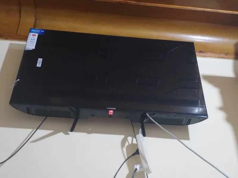 Телевизор Samsung smart Q90max. Состояние новое 1