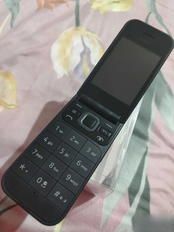 Nokia 2720 Flip sotiladi 2 Nokia 2720 Flip sotiladi 2