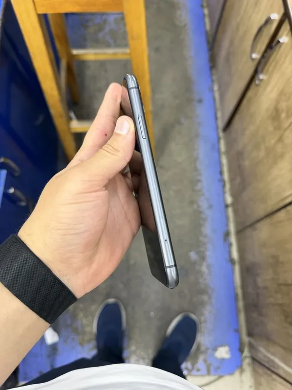 iPhone 11 black 64gb 4