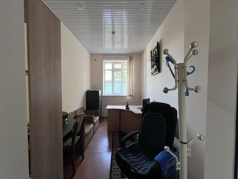 Продаётся нежилое помещение в Чирчике 4