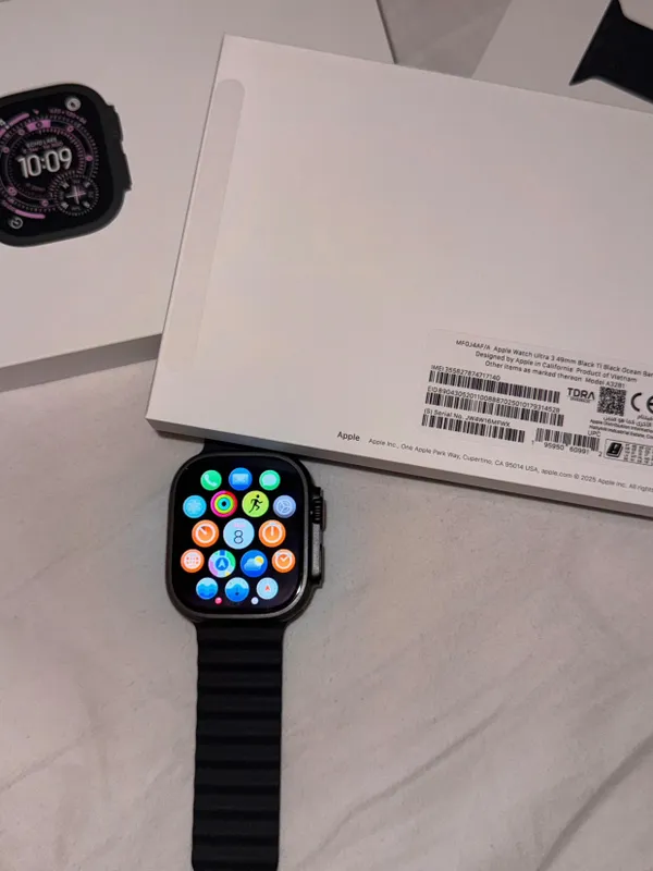 Apple Watch Ultra 3 49mm Black Ti Black Ocean Band