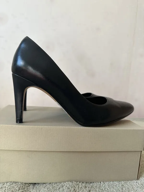 Продаю кожаные туфли Clarks, размер 39 2