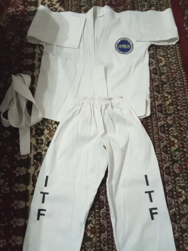 4-5 yoshli bola uchun TAEKWON-DO kiyim sotiladi 4-5 yoshli bola uchun TAEKWON-DO kiyim sotiladi