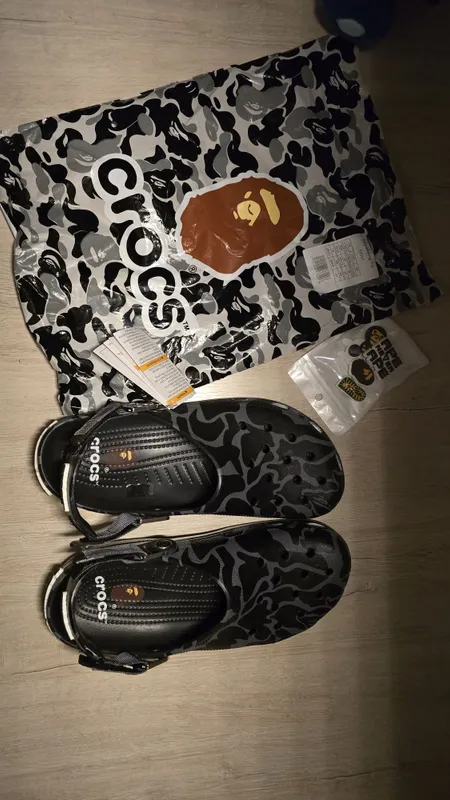 Тапочки Crocs × Bape
