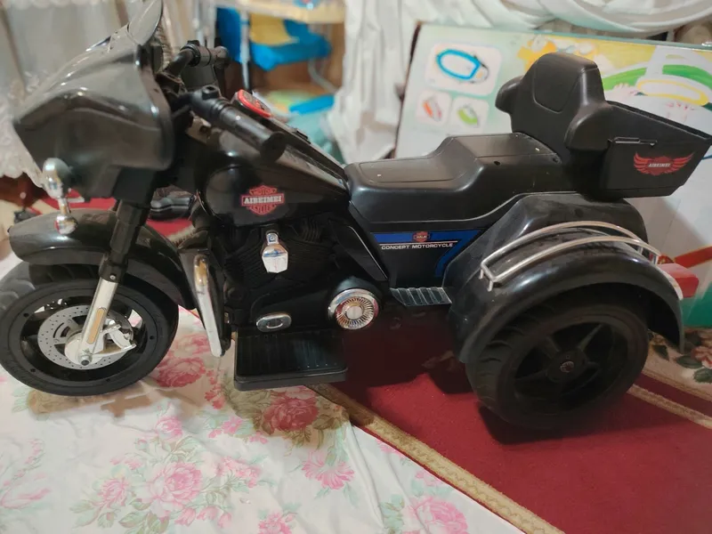 Bollar elektromoto oyinchoqi