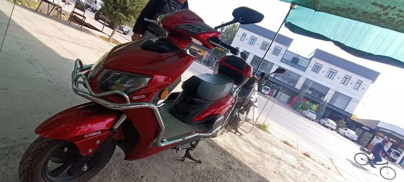 Yamaha elektor skuter — фото 3