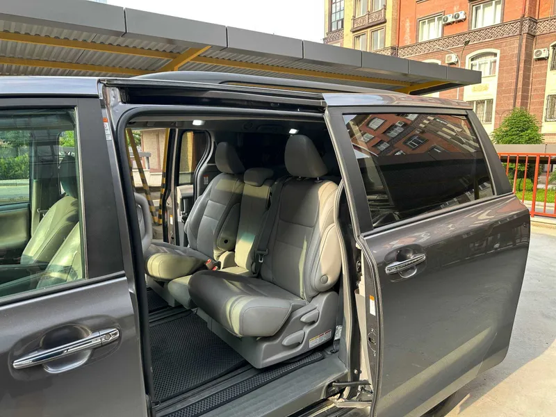 Toyota Sienna 2018 Срочная продажа — фото 4