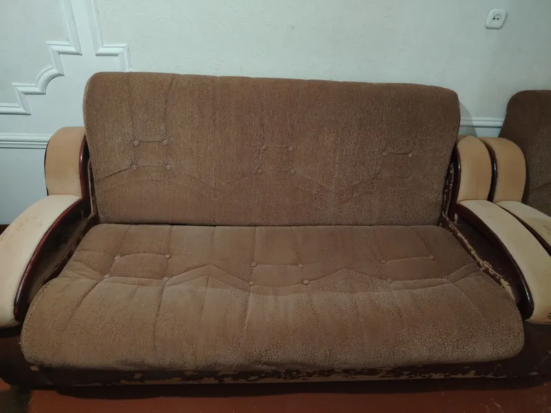 Divan va 2 ta kreslo sotiladi. 5 Divan va 2 ta kreslo sotiladi. 5
