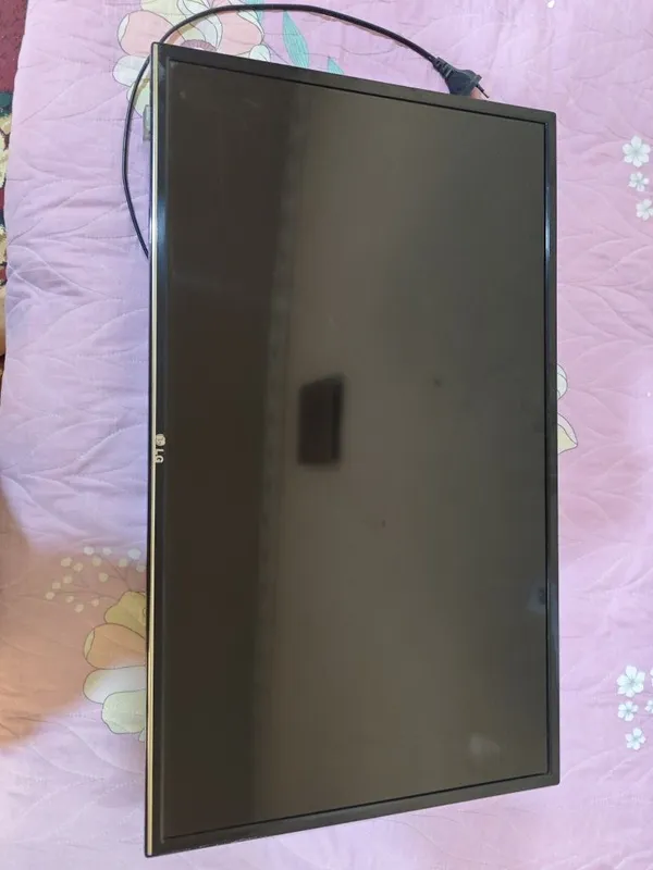 Телевизор сотилади LG холати яхши келиб куриб оласиз факат экран куйга — фото 1