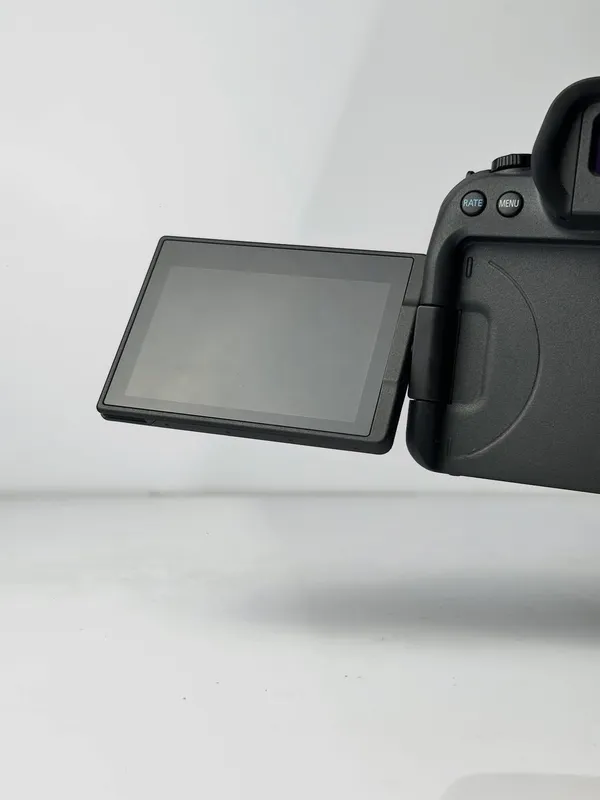 Canon EOS R6 Mark II 2