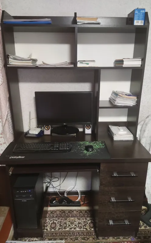 Компьютер с монитором LG 22" и рабочим столом — готов к работе!