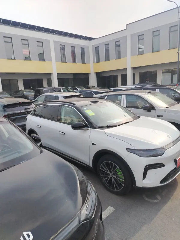 Leapmotor c11 hybrid 300 kmlik luxsury, Restayling 2026 versiya — фото 1