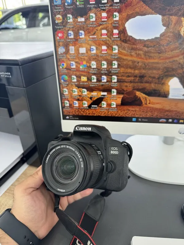Продаеться Canon 800D