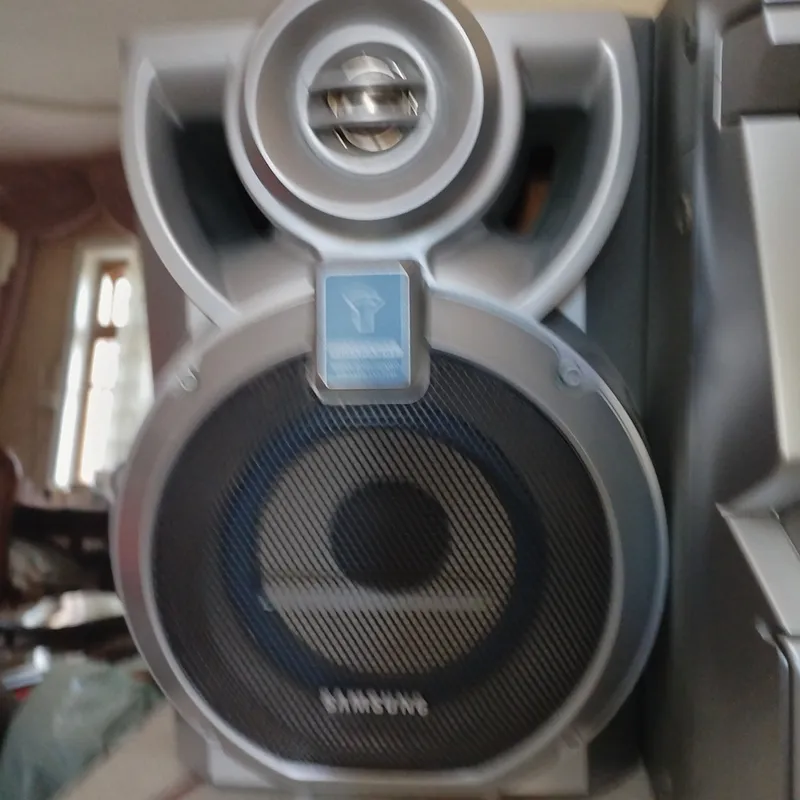 Samsung musiqa markazi 1 Samsung musiqa markazi 1