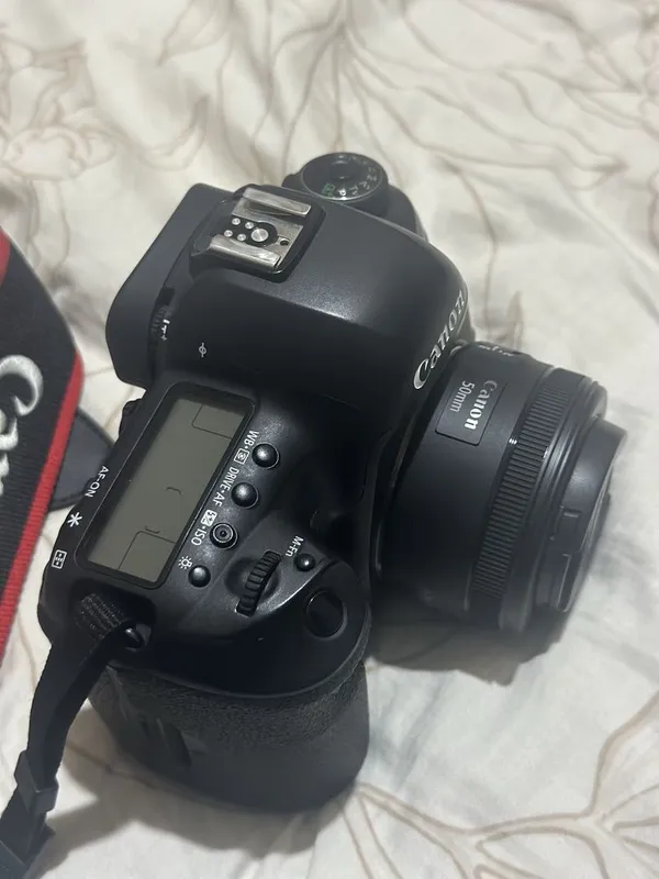 Фотоаппарат canon 5D mark IV с двумя аккамуляторами и зарядкой. 1 Фотоаппарат canon 5D mark IV с двумя аккамуляторами и зарядкой. 1