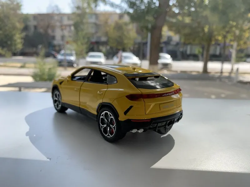 Modelka Lamborghini Urus 1:24 2