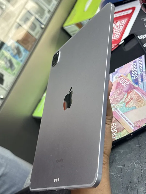 Ipad pro M2 256gb. WF+Sim 4