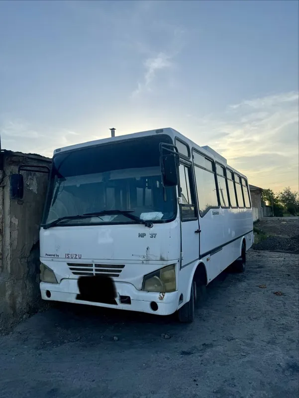 Isuzu avtobus kuzov sotiladi
