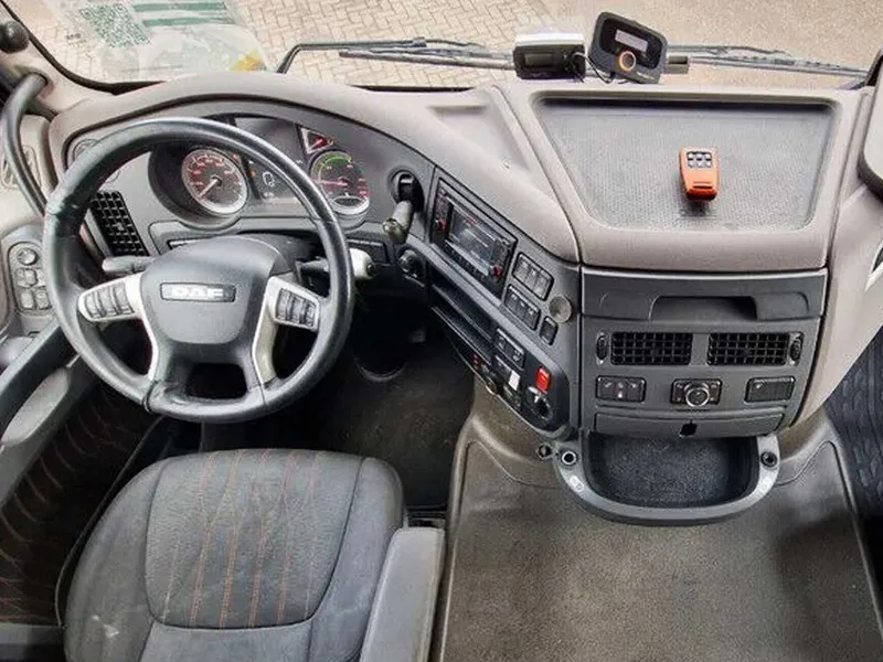 Тентованный грузовик DAF XF 480 SSC 6x2 8