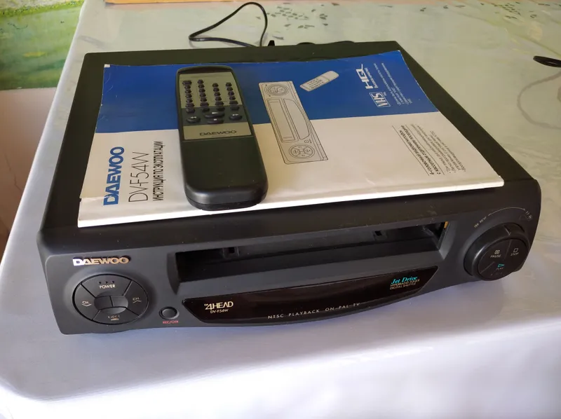 Продам телевизор Samsung + Daewoo DVD 2 Продам телевизор Samsung + Daewoo DVD 2