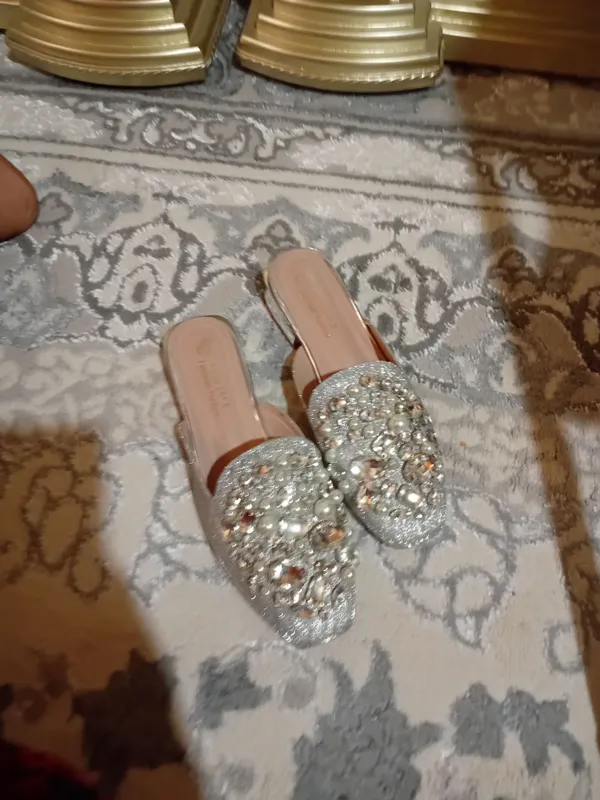 kelinlar uchun toshli oyoq kiyim 1 kelinlar uchun toshli oyoq kiyim 1
