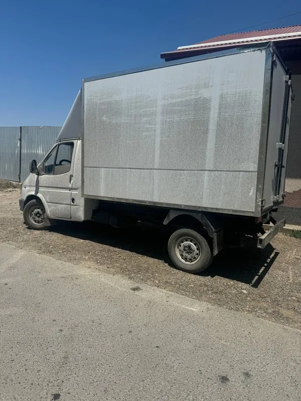 Ford sotiladi 1993