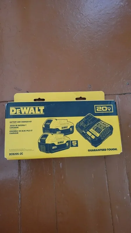 Акумлятор и зарядник Dewalt DCB205-2C 2 шт 5 Ah