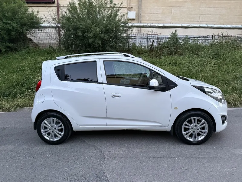 Chevrolet Spark avtomat 2022 — фото 3