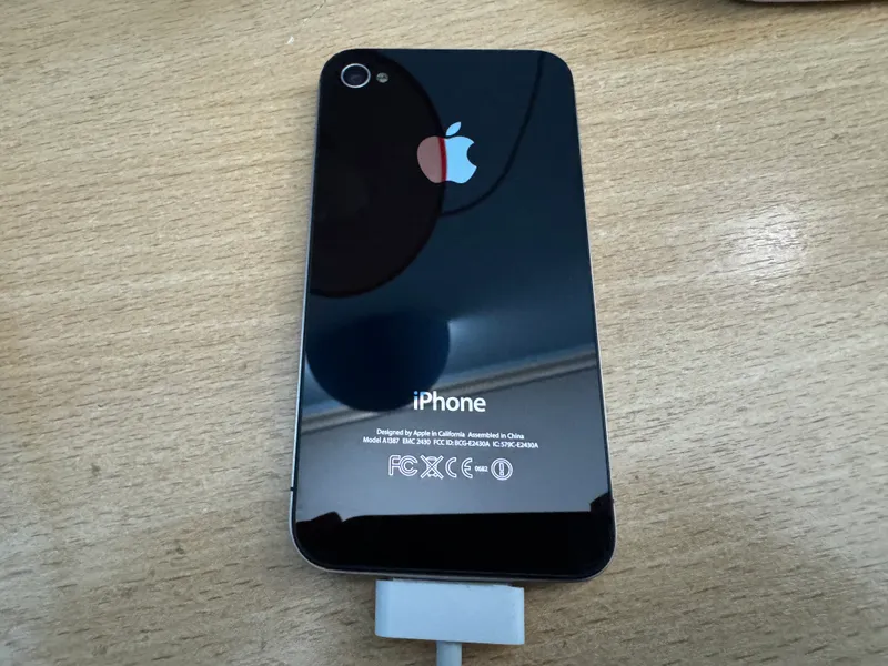 iPhone 4S 32GB 3 iPhone 4S 32GB 3