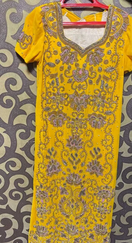Toshli,chiroyli koʻylak lozimi bilan,1-2martta kiyilgan,holati a'lo 3