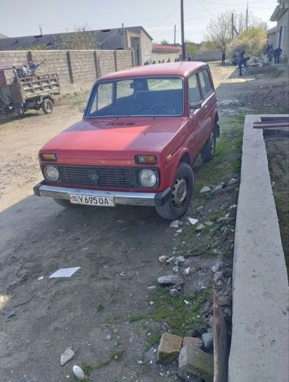 Lada niva 2121 sotiladi holati yaxshi qolgan malumotlar telda