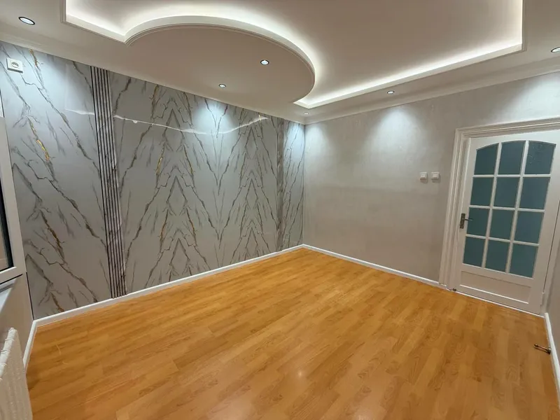 Keng 4 qavatli uy sotiladi, 5 ta xona, yangi ta’mir, balkon 2×6 2