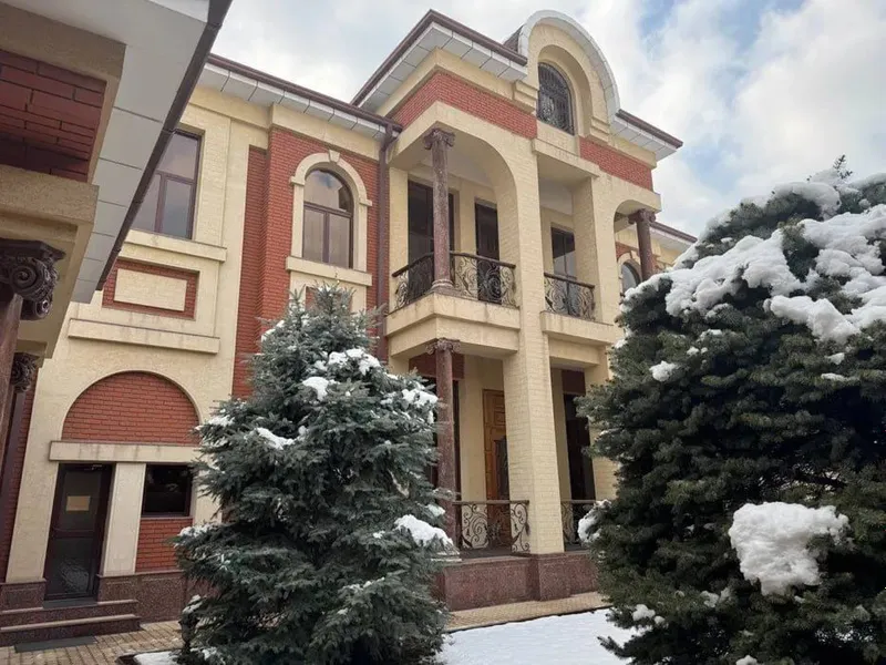 Продаётся угловой участок 2,8 соток в центре города ор-р ул Ивлева