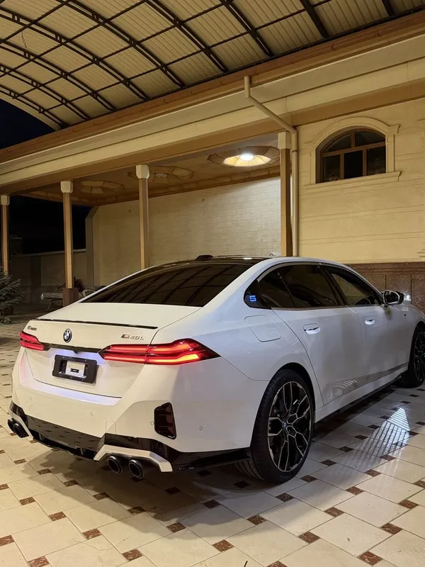 BMW i5edrive M40L 2 BMW i5edrive M40L 2