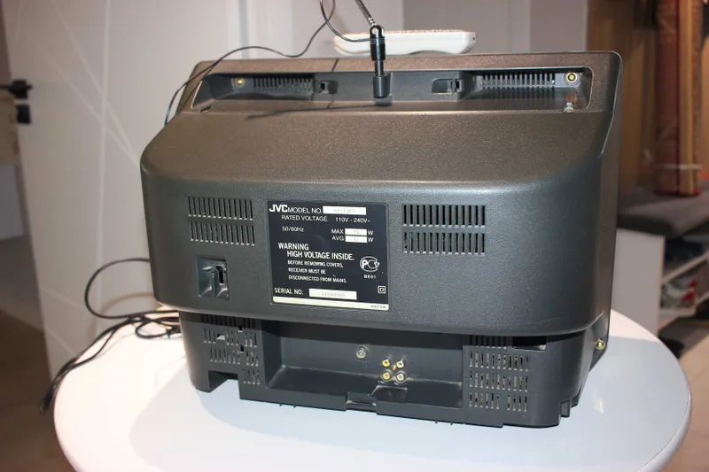 Продается ЭЛТ телевизор марки JVC AV-14FT 5 Продается ЭЛТ телевизор марки JVC AV-14FT 5
