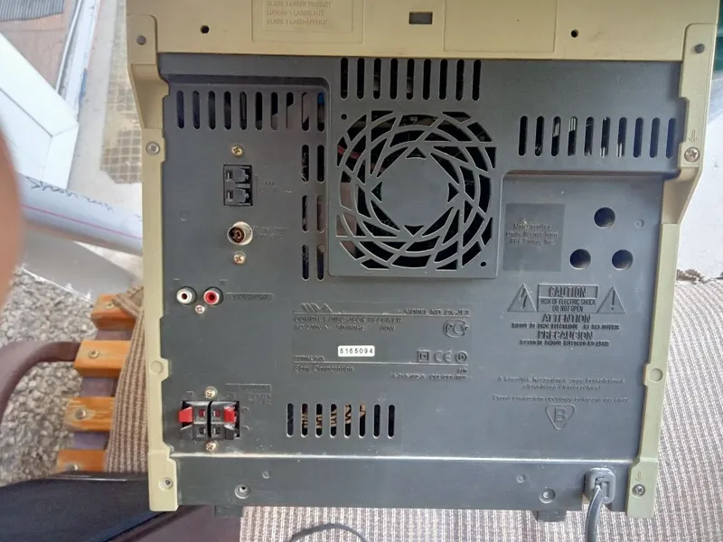 Продам центр Aiwa в среднем состоянии. — фото 1