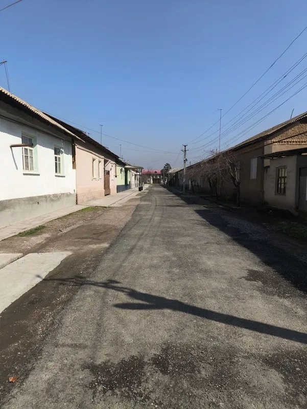 Hovli Sotiladi 15 sotih Gaz suv svet wi fi bor Fasad 21 m uzunligi 80