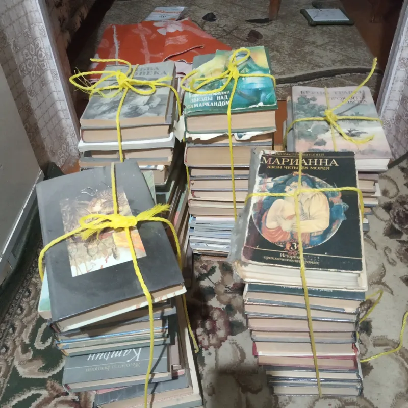 продаётся книги разные около100 штук