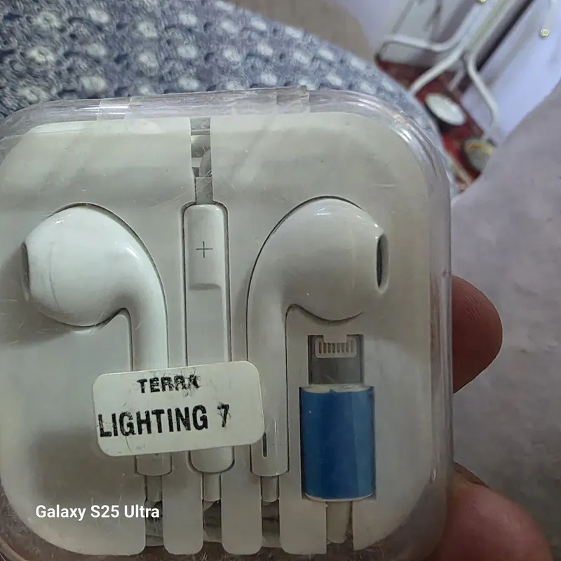 Продаются новые проводные наушники iPhone. 1