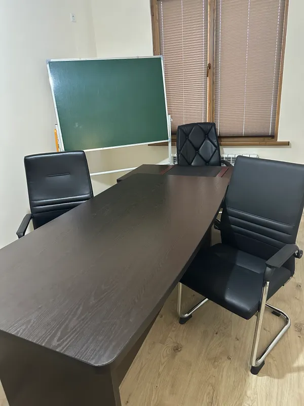 Rahbar uchun 8 qismdan iborat ofis mebeli 1