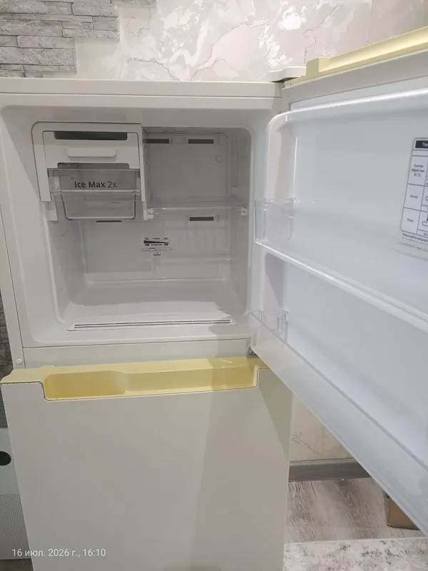 Продам холодильник Samsung RT20HAR3DWW 2